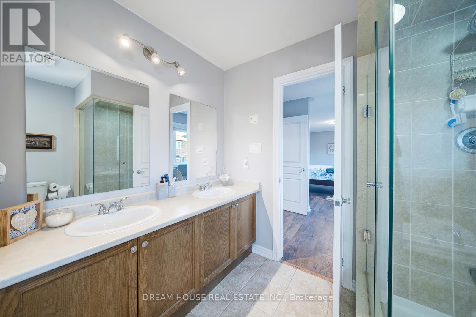 20 Heather Drive, Richmond Hill, Ontario  L4E 0N3 - Photo 26 - N12434435
