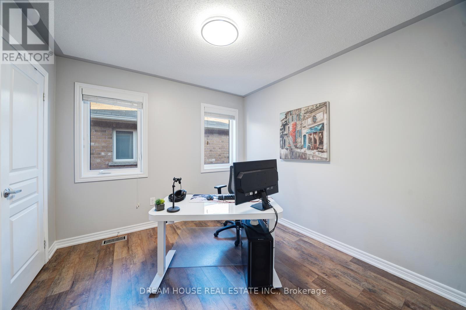 20 Heather Drive, Richmond Hill, Ontario  L4E 0N3 - Photo 27 - N12434435