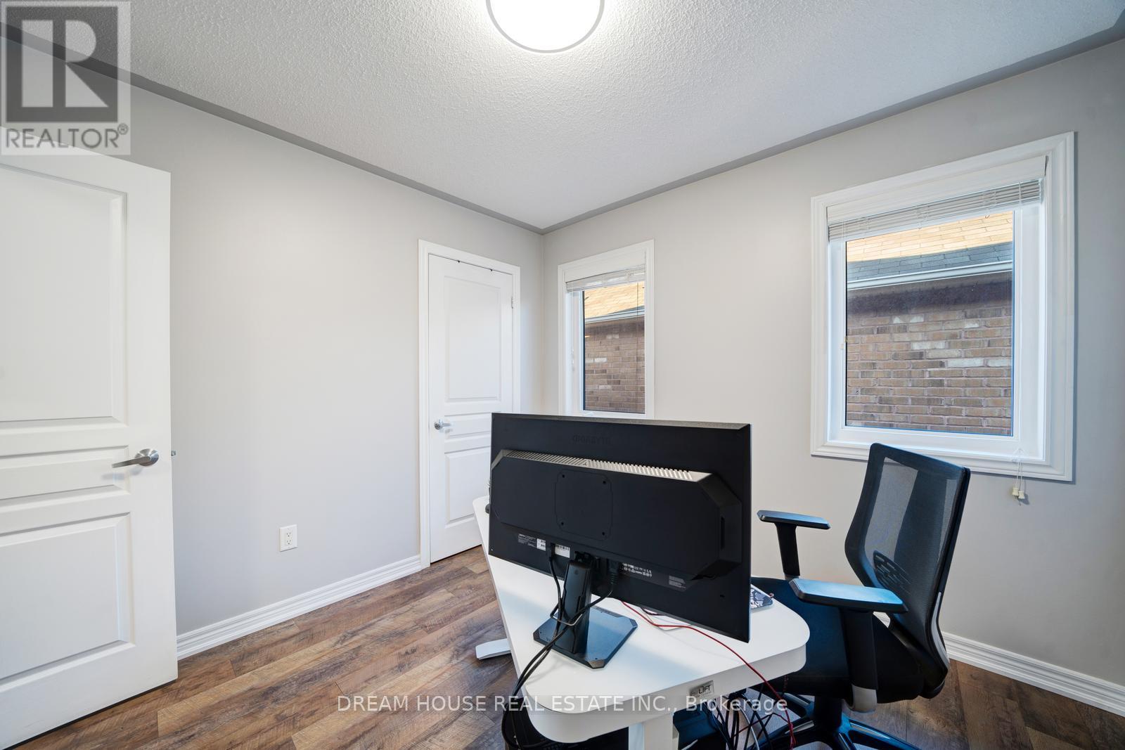 20 Heather Drive, Richmond Hill, Ontario  L4E 0N3 - Photo 28 - N12434435
