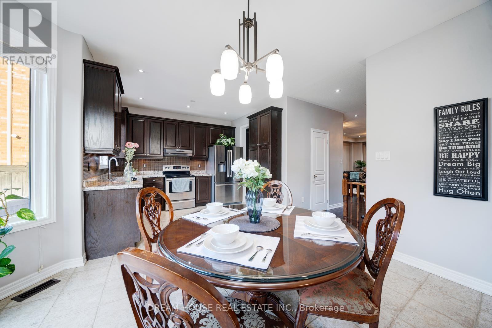 20 Heather Drive, Richmond Hill, Ontario  L4E 0N3 - Photo 9 - N12434435
