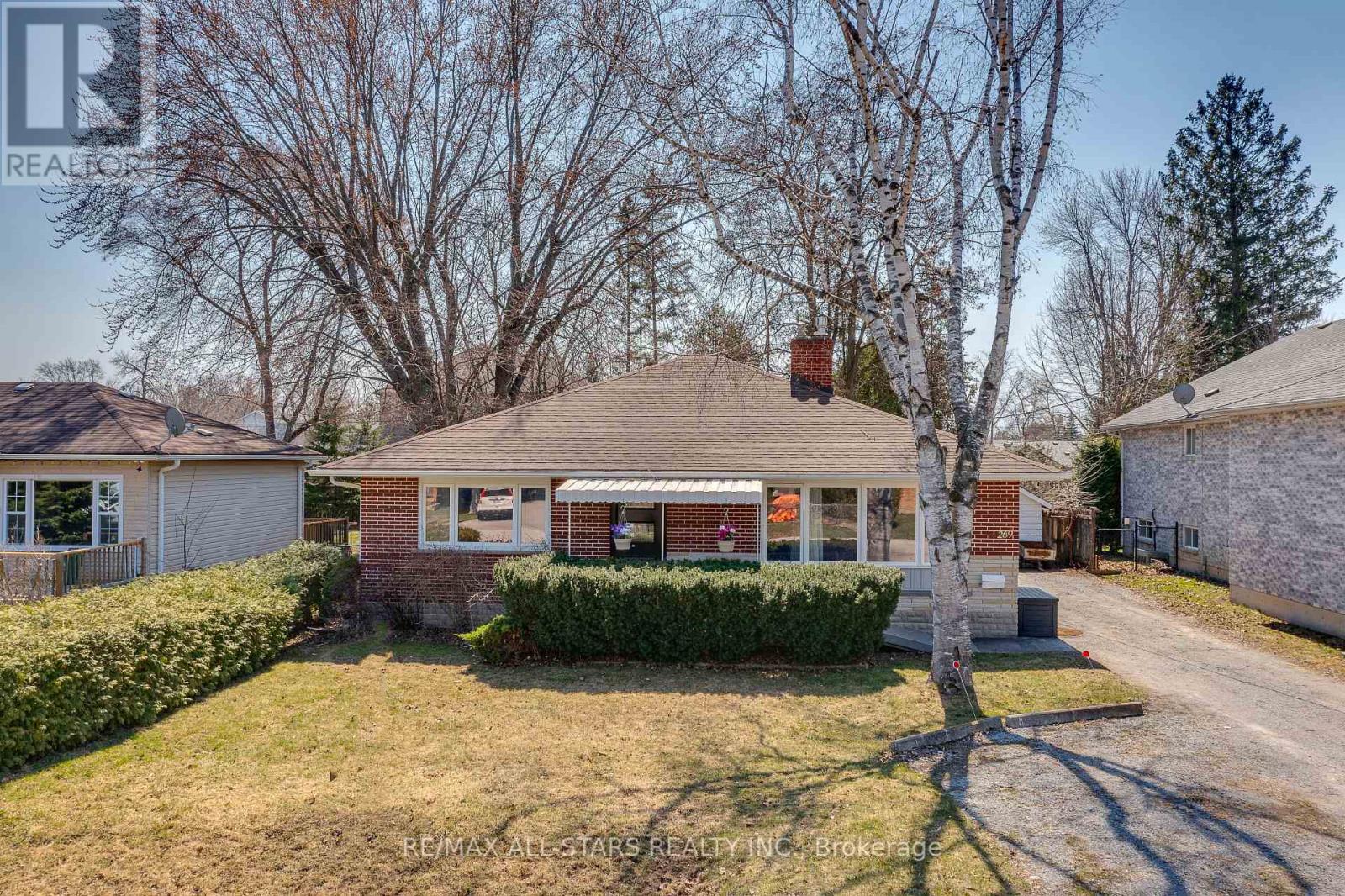269 Rayners Road, Georgina, Ontario  L4P 1G5 - Photo 2 - N12434473