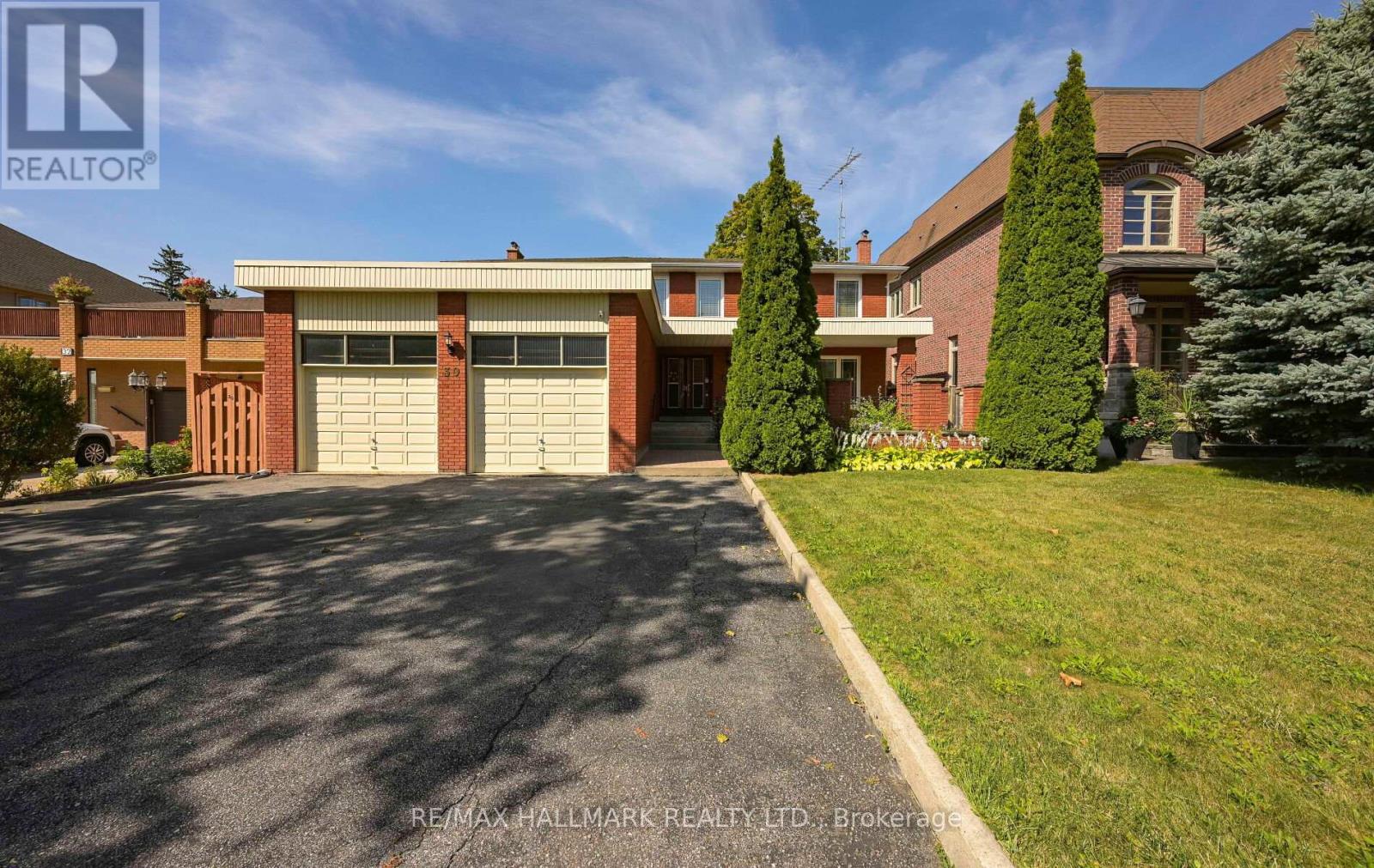 30 Oak Avenue, Richmond Hill, Ontario  L4C 6R7 - Photo 1 - N12434513