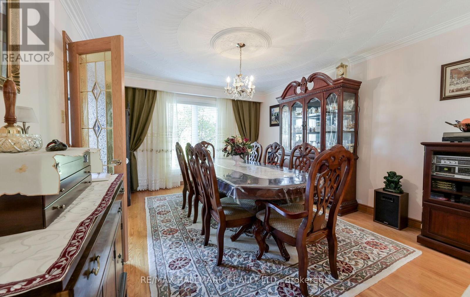 30 Oak Avenue, Richmond Hill, Ontario  L4C 6R7 - Photo 12 - N12434513