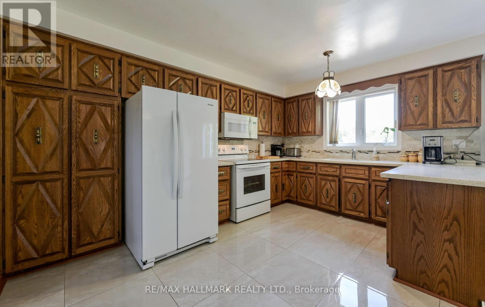 30 Oak Avenue, Richmond Hill, Ontario  L4C 6R7 - Photo 15 - N12434513