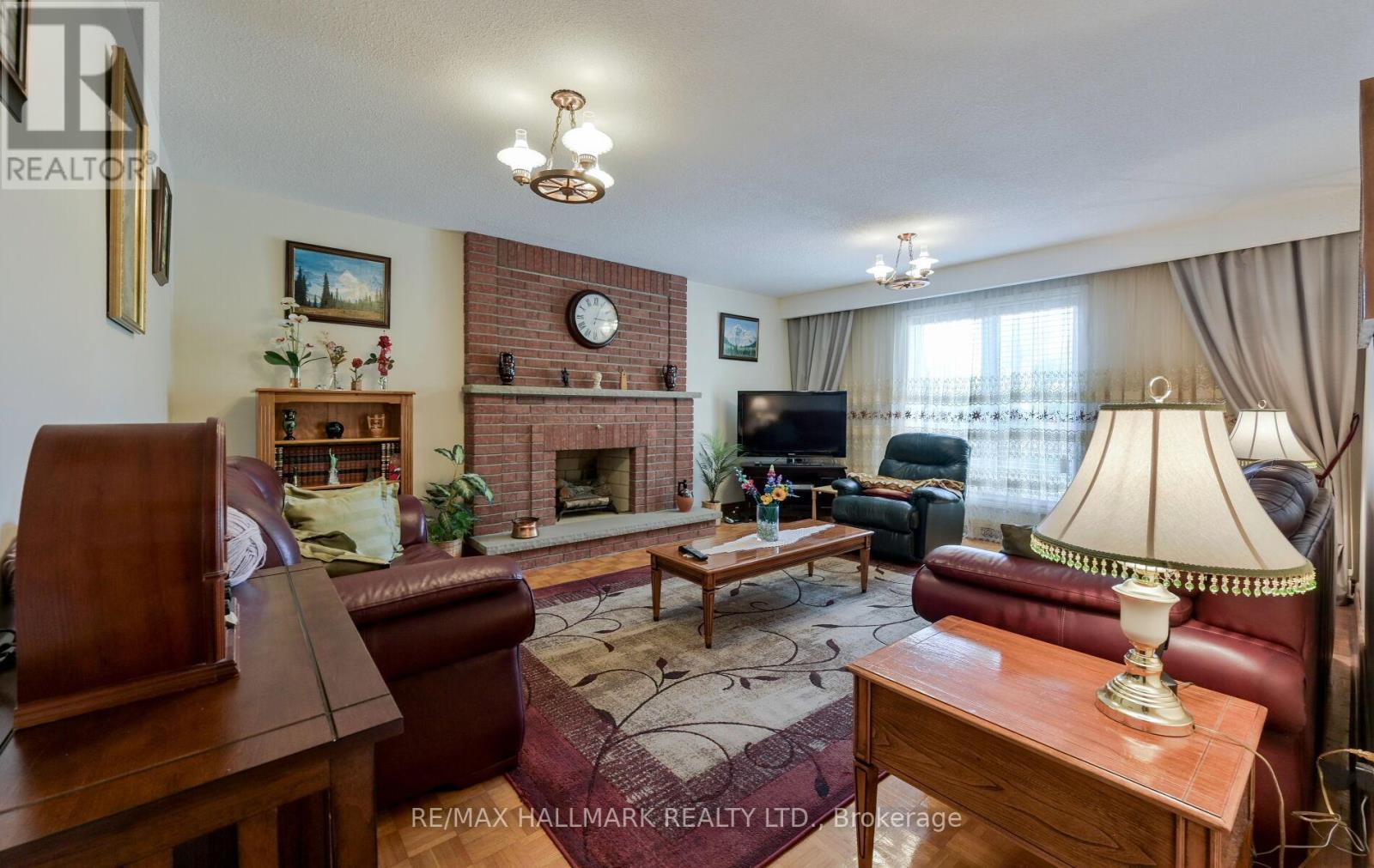 30 Oak Avenue, Richmond Hill, Ontario  L4C 6R7 - Photo 17 - N12434513