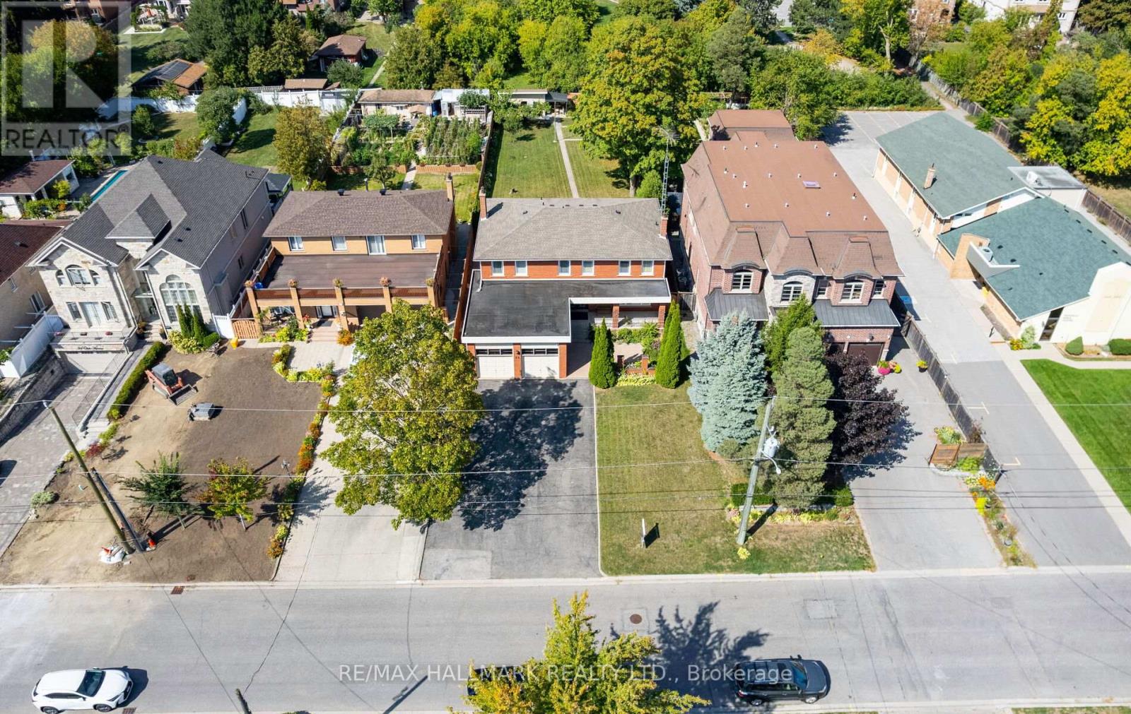 30 Oak Avenue, Richmond Hill, Ontario  L4C 6R7 - Photo 2 - N12434513