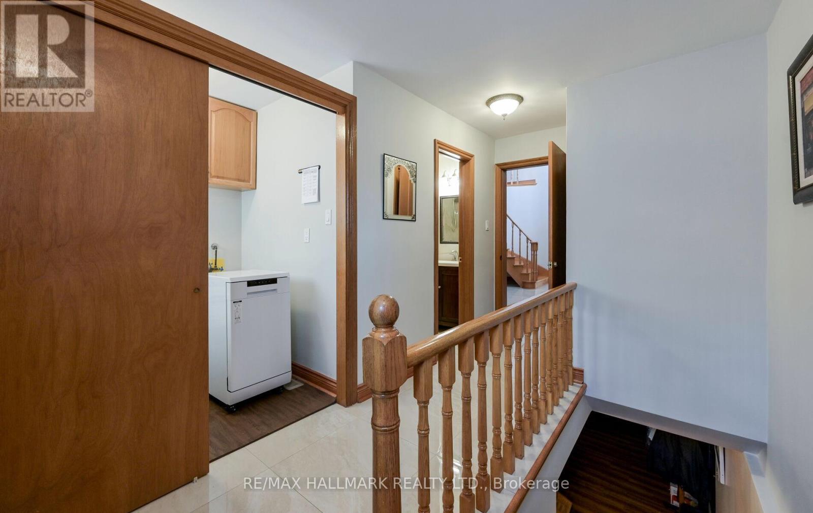30 Oak Avenue, Richmond Hill, Ontario  L4C 6R7 - Photo 20 - N12434513