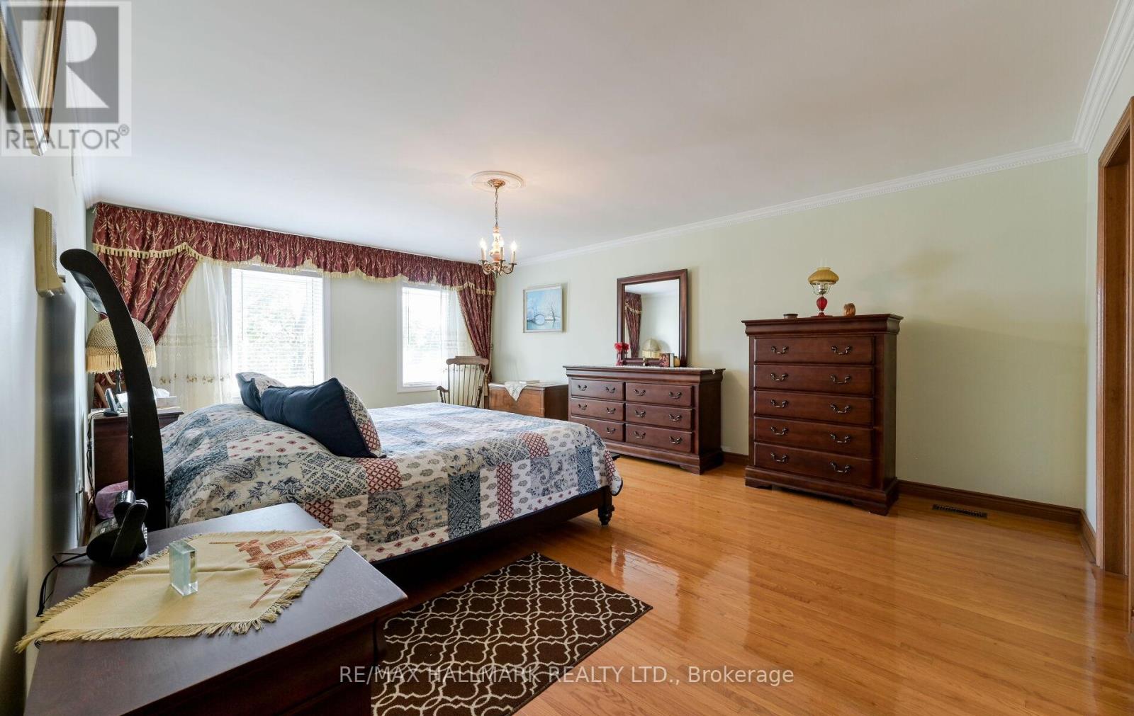 30 Oak Avenue, Richmond Hill, Ontario  L4C 6R7 - Photo 25 - N12434513