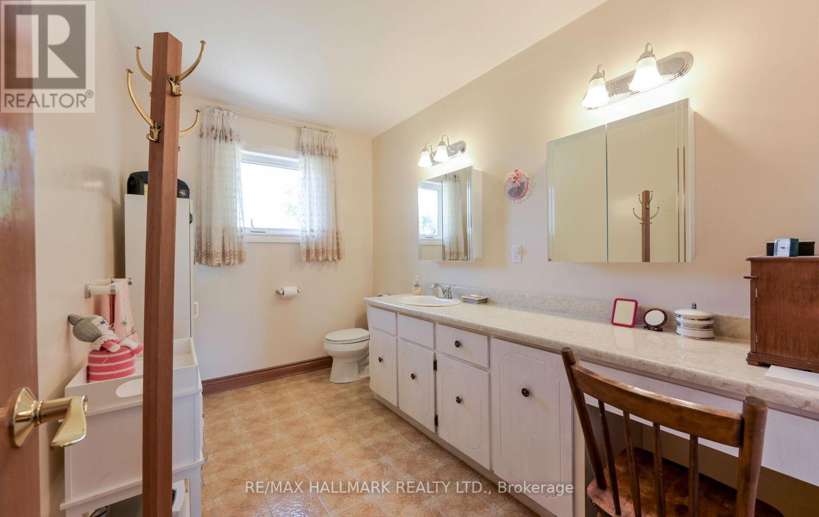 30 Oak Avenue, Richmond Hill, Ontario  L4C 6R7 - Photo 26 - N12434513