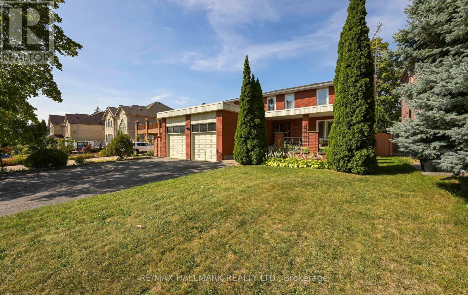 30 Oak Avenue, Richmond Hill, Ontario  L4C 6R7 - Photo 3 - N12434513
