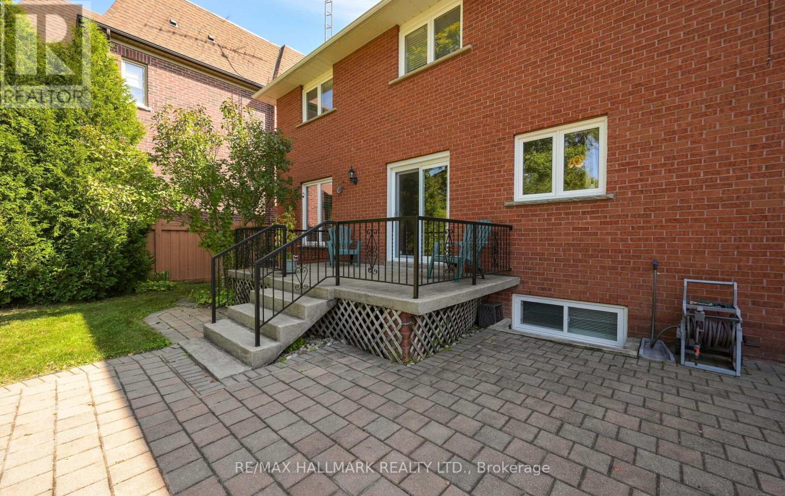 30 Oak Avenue, Richmond Hill, Ontario  L4C 6R7 - Photo 33 - N12434513
