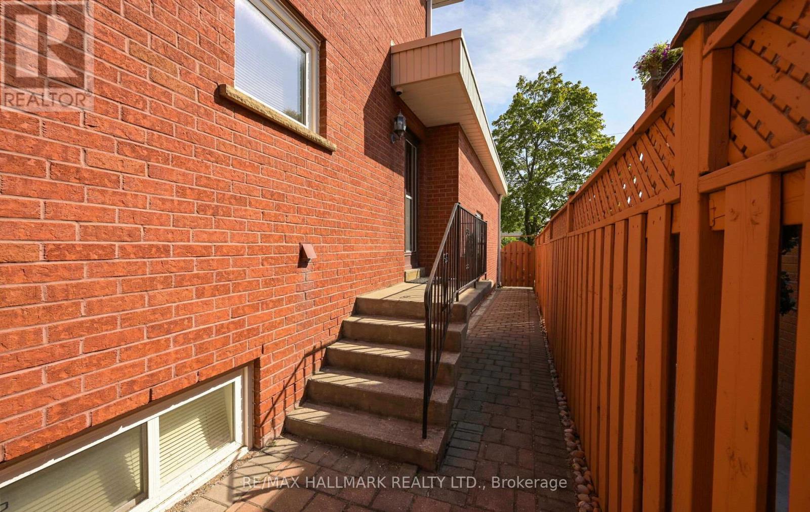 30 Oak Avenue, Richmond Hill, Ontario  L4C 6R7 - Photo 35 - N12434513