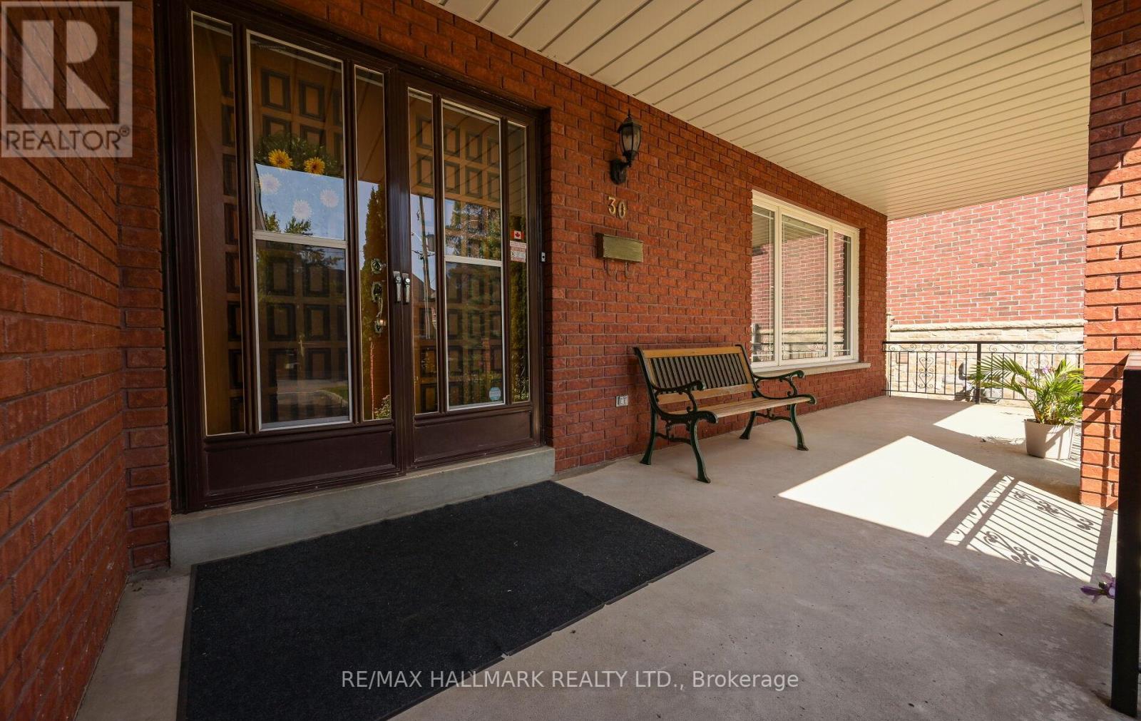 30 Oak Avenue, Richmond Hill, Ontario  L4C 6R7 - Photo 4 - N12434513