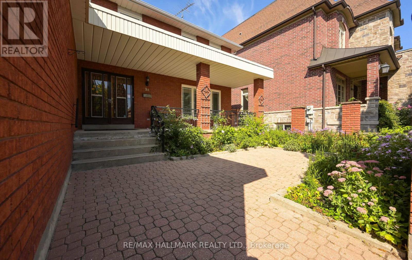30 Oak Avenue, Richmond Hill, Ontario  L4C 6R7 - Photo 5 - N12434513