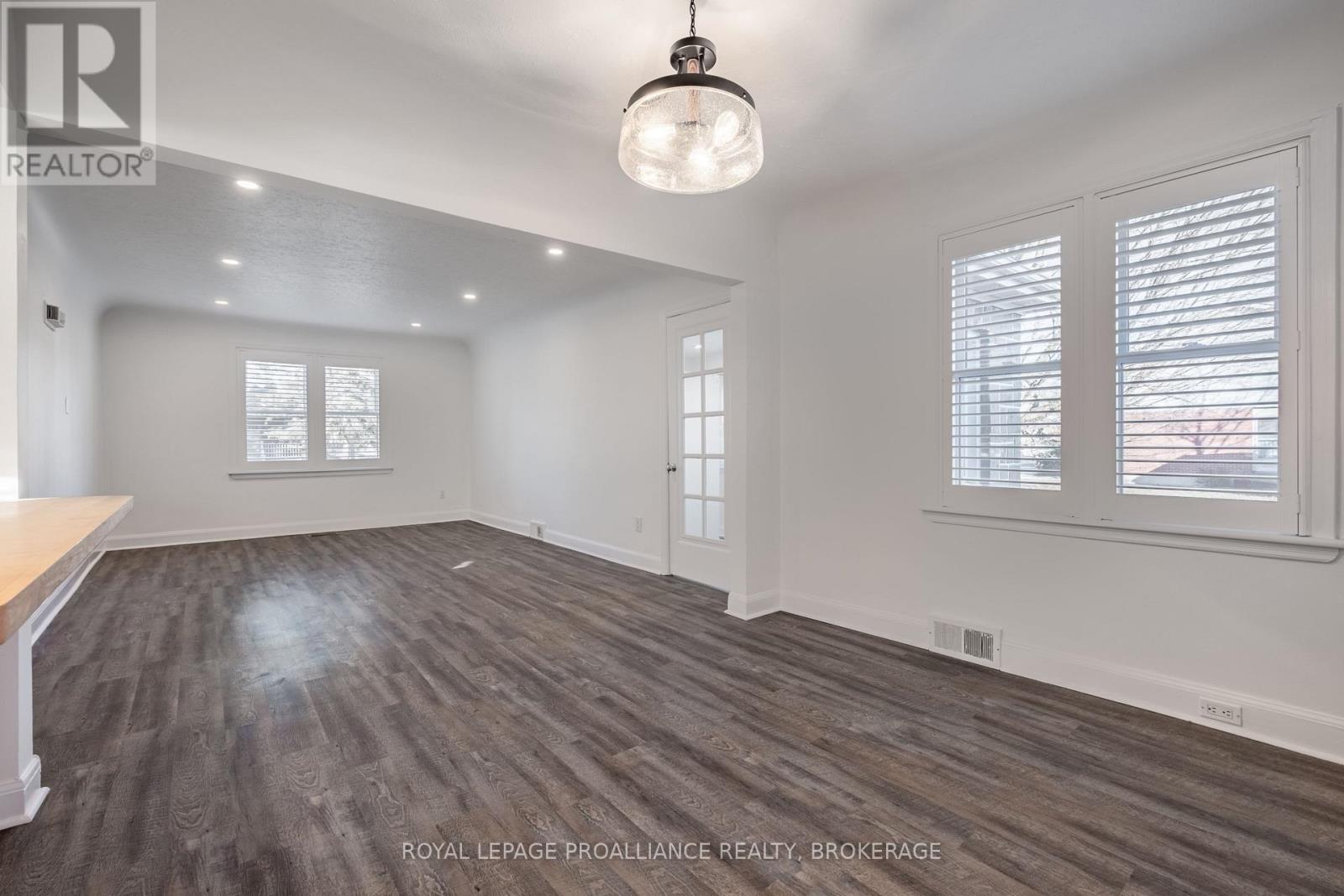 78 Carruthers Avenue, Kingston, Ontario  K7L 1M4 - Photo 12 - X12434585