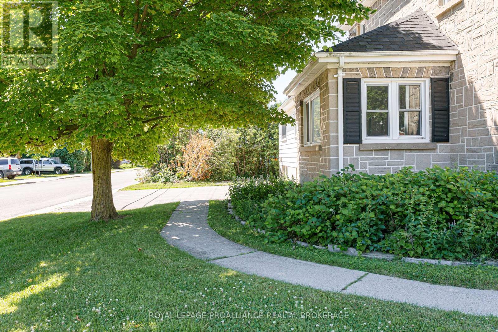 78 Carruthers Avenue, Kingston, Ontario  K7L 1M4 - Photo 5 - X12434585