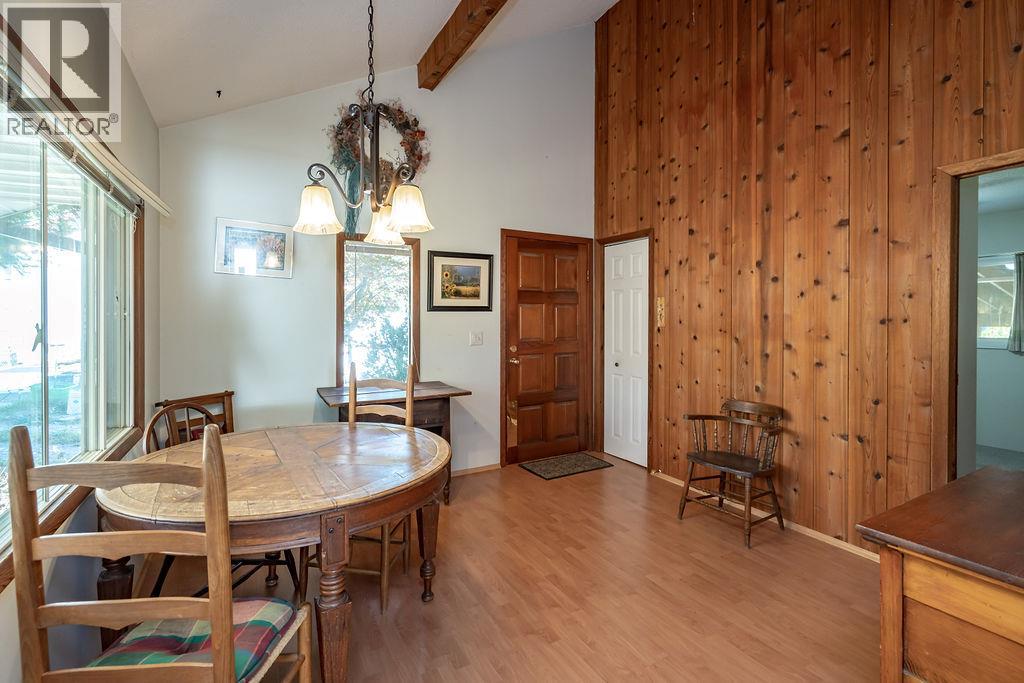 205 6th Avenue, Castlegar, British Columbia  V1N 1T1 - Photo 14 - 10364361