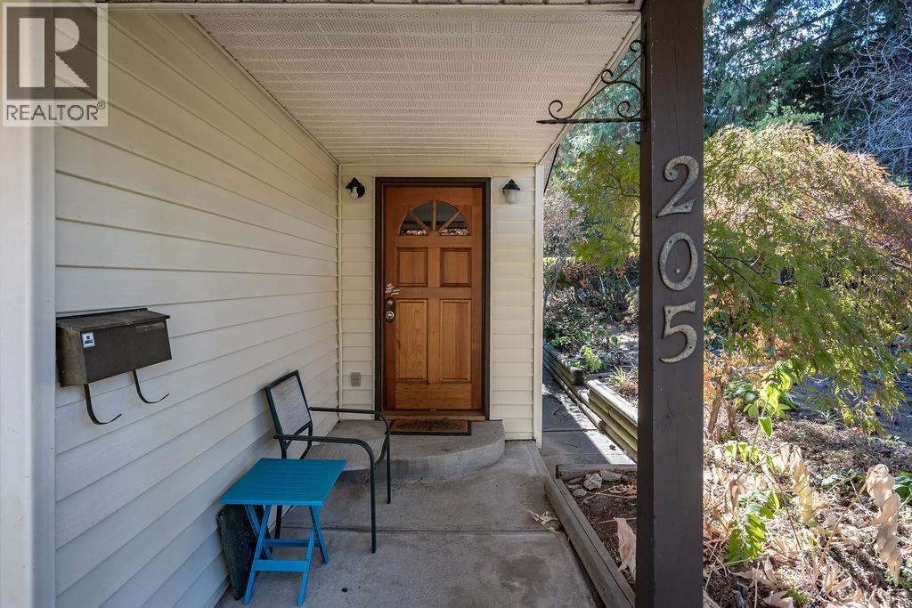 205 6th Avenue, Castlegar, British Columbia  V1N 1T1 - Photo 4 - 10364361