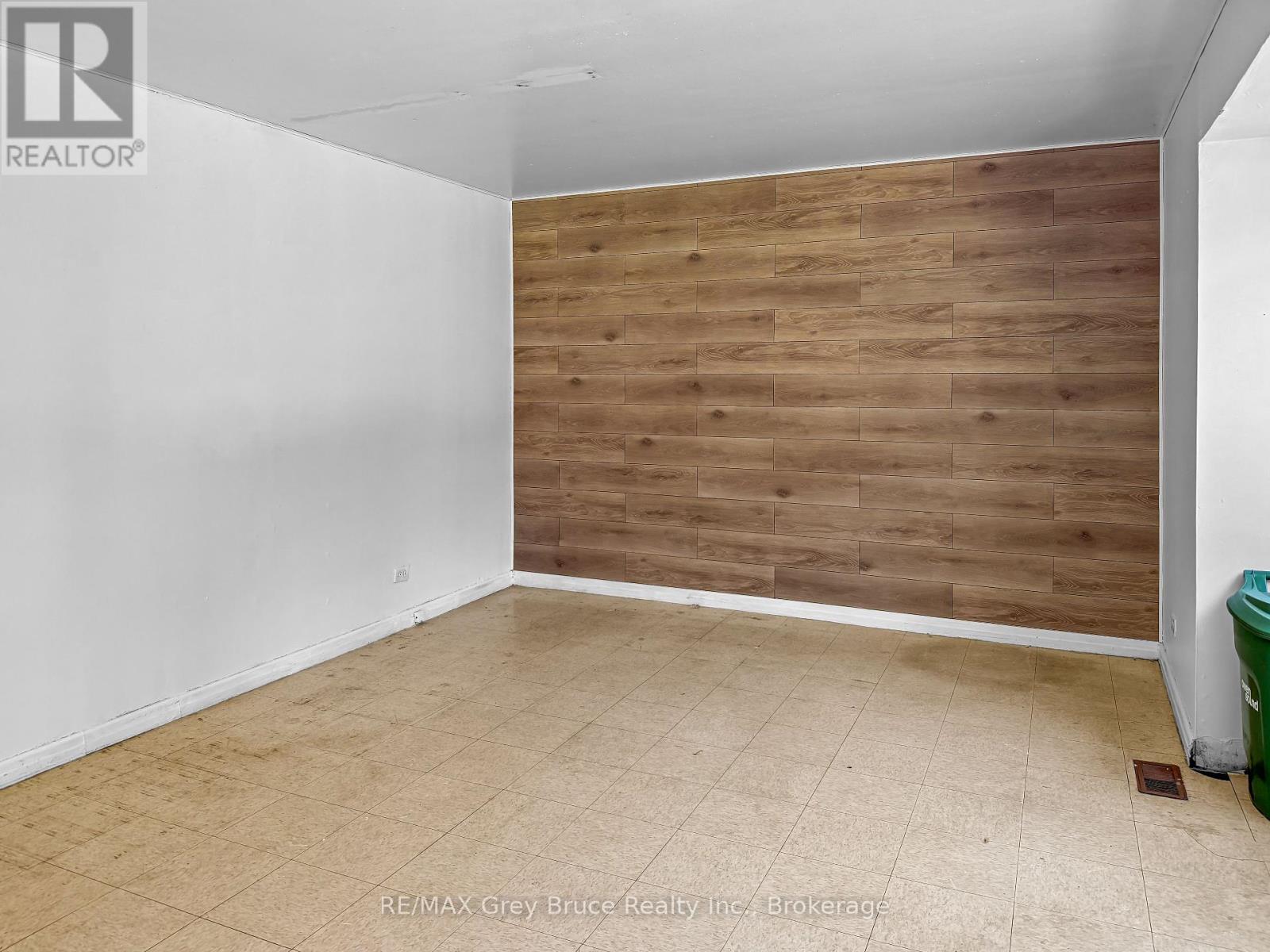 1348 Seventh Avenue W, Owen Sound, Ontario  N4K 5M4 - Photo 3 - X12434578