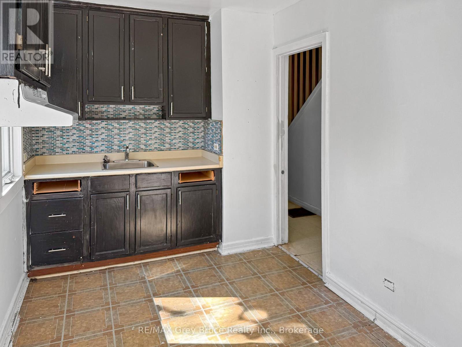 1348 Seventh Avenue W, Owen Sound, Ontario  N4K 5M4 - Photo 6 - X12434578
