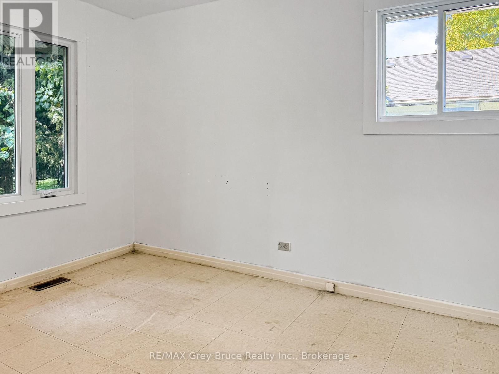 1348 Seventh Avenue W, Owen Sound, Ontario  N4K 5M4 - Photo 7 - X12434578