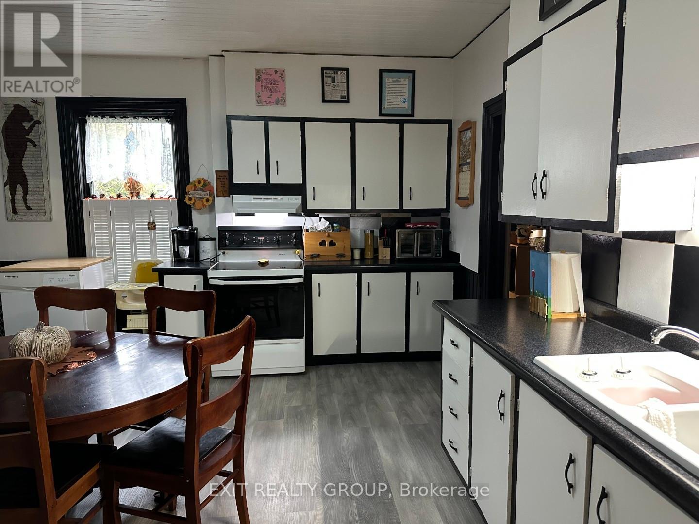 169 Green Street, Deseronto (Deseronto (Town)), Ontario  K9A 3W5 - Photo 6 - X12434604