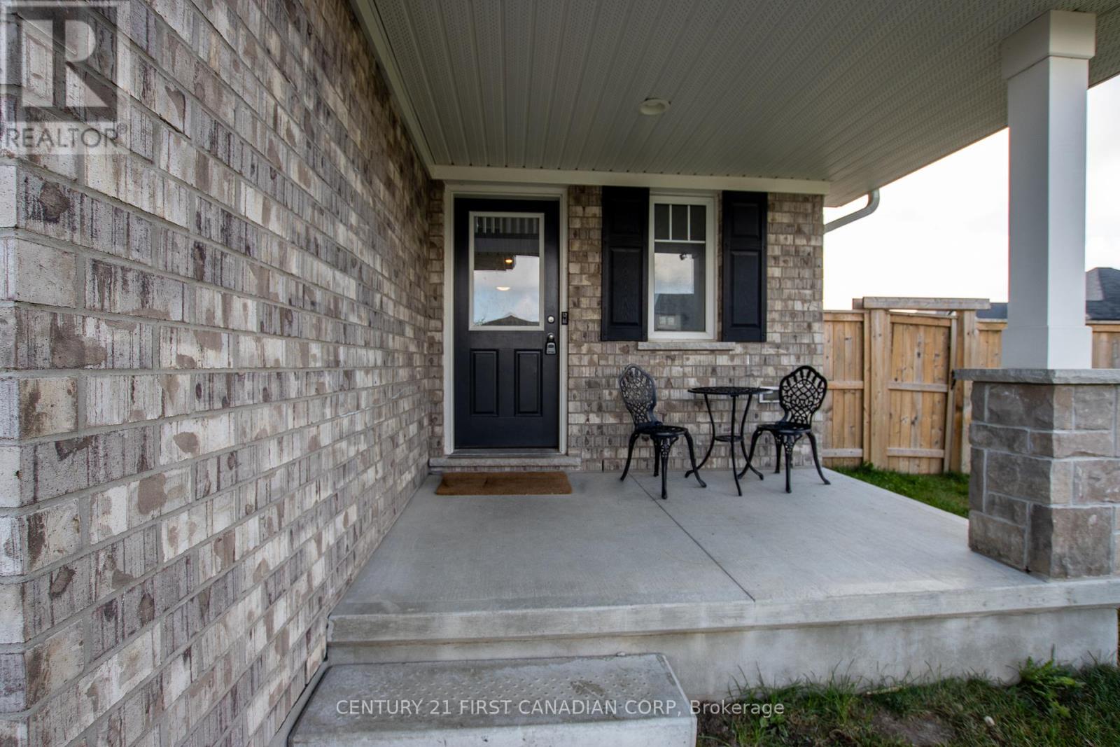 16 Arnold Street, Tillsonburg, Ontario  N4G 0G9 - Photo 3 - X12434548
