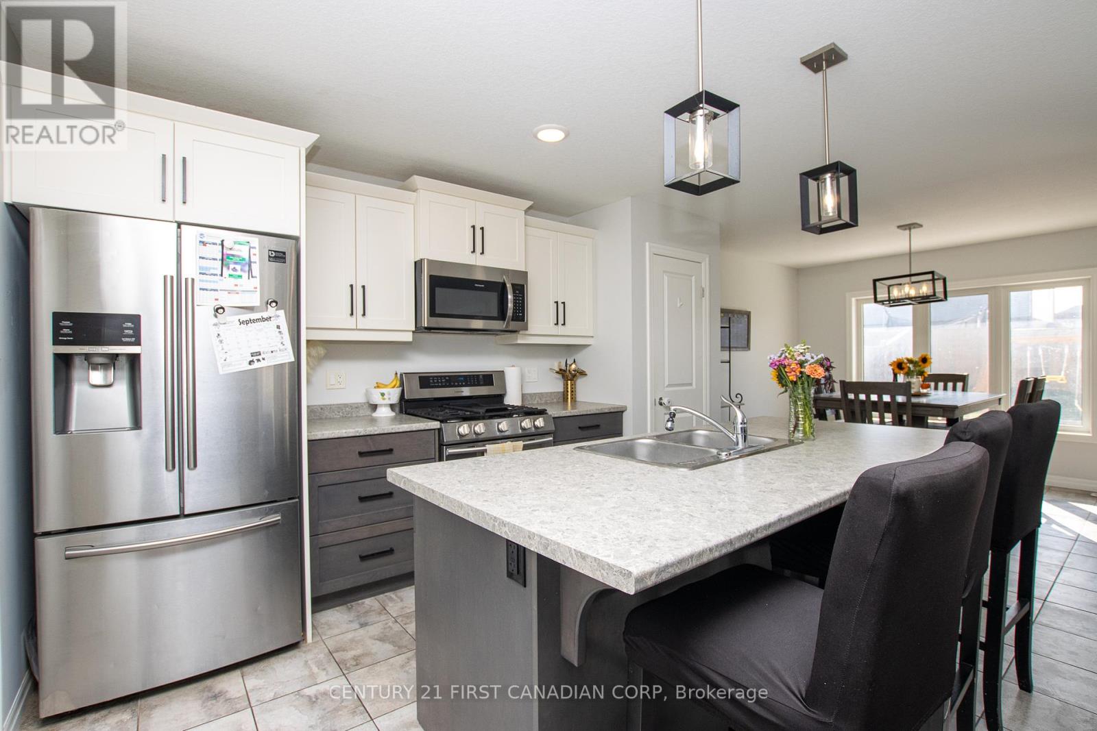 16 Arnold Street, Tillsonburg, Ontario  N4G 0G9 - Photo 8 - X12434548