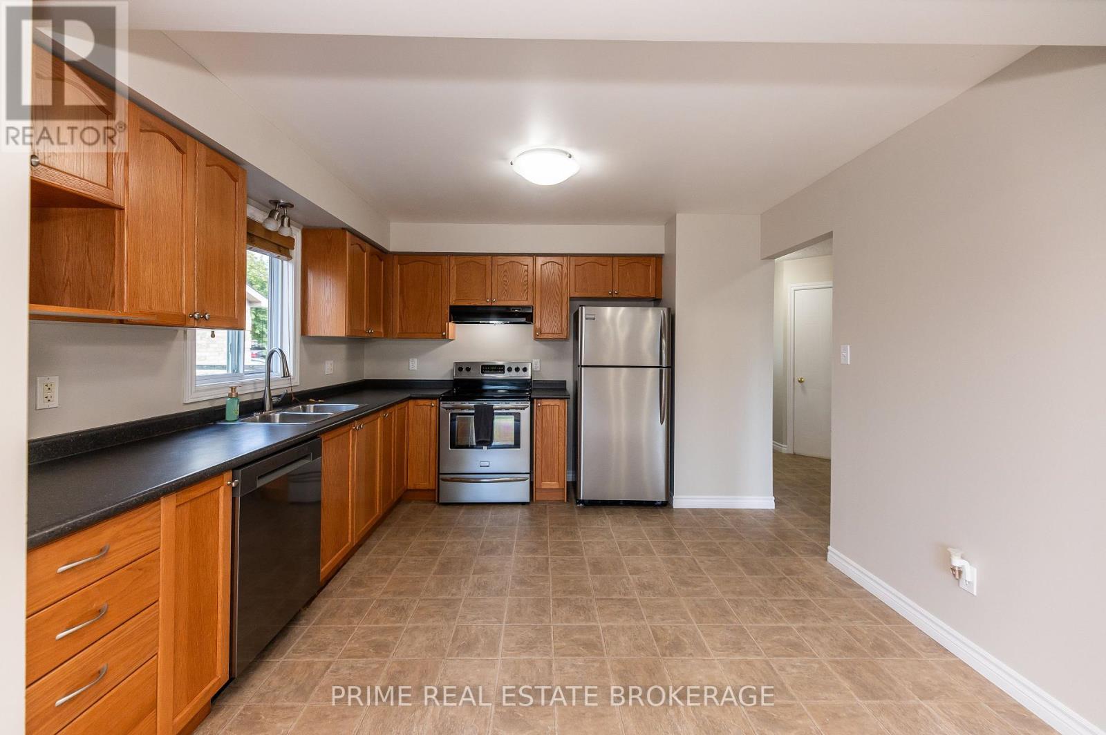 1658 Benjamin Drive, London East, Ontario  N5V 5K1 - Photo 8 - X12434565