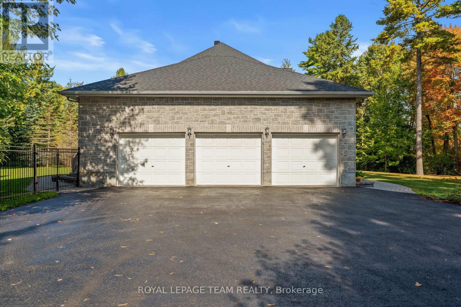51 Marchvale Drive, Ottawa, Ontario  K2W 1C1 - Photo 39 - X12434552