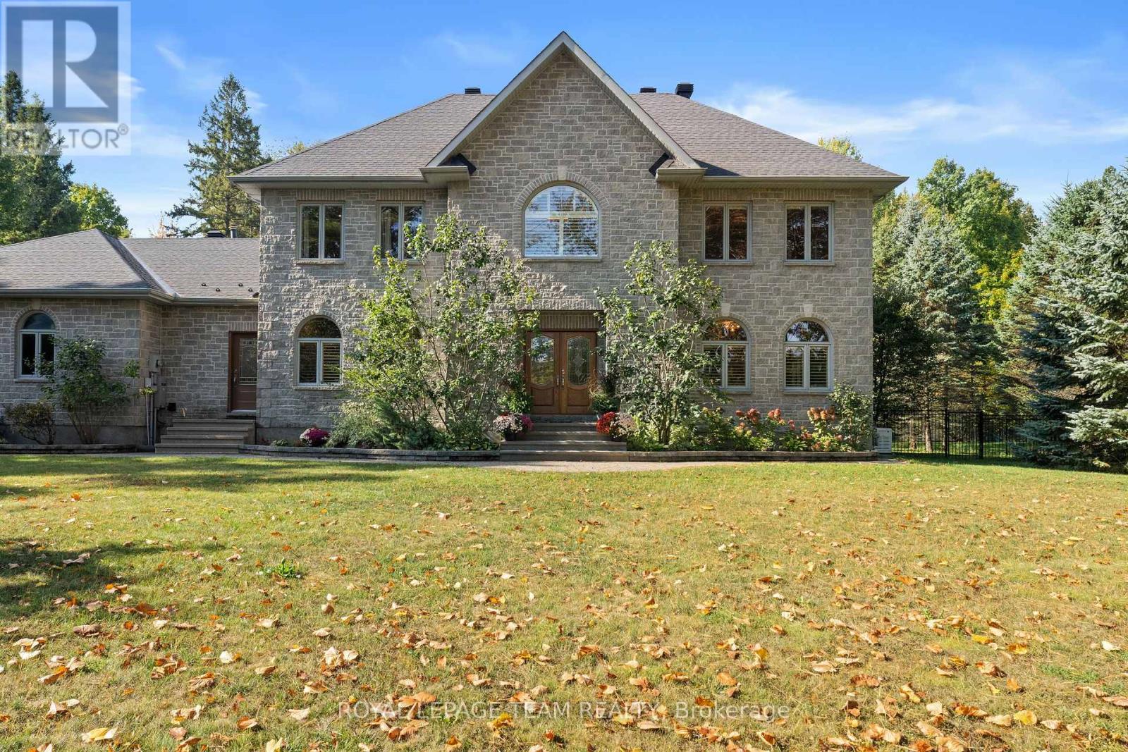 51 Marchvale Drive, Ottawa, Ontario  K2W 1C1 - Photo 5 - X12434552