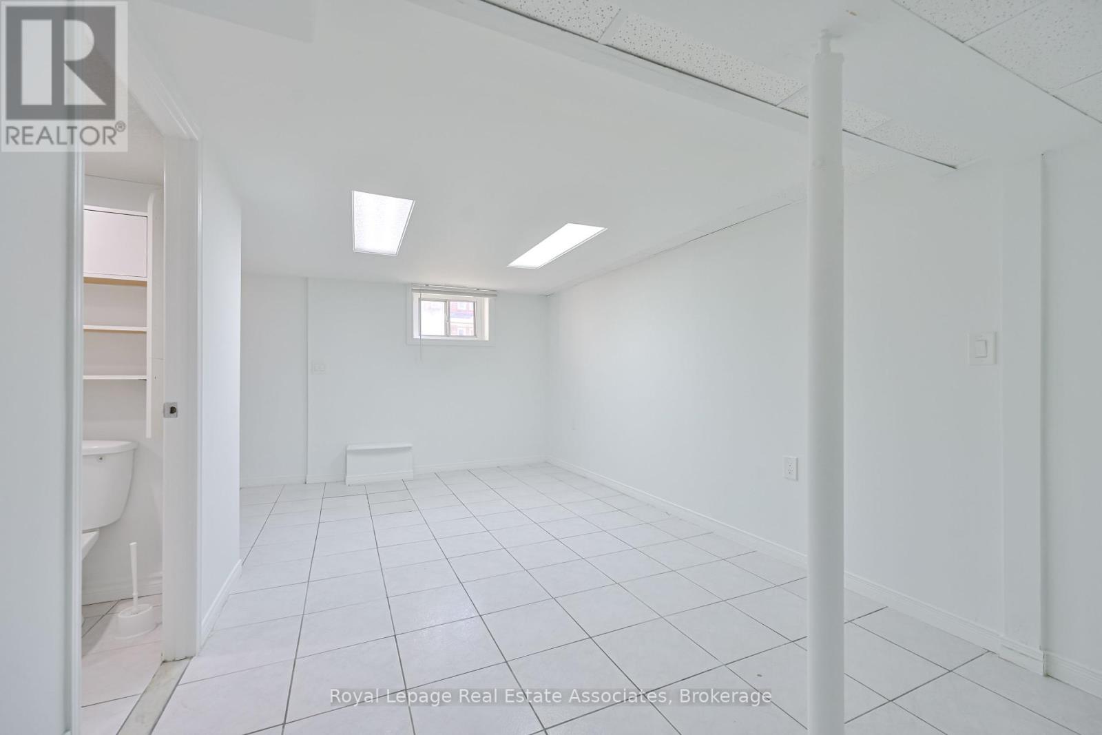 20 East Drive E, Toronto, Ontario  M6N 2N7 - Photo 16 - W12434414