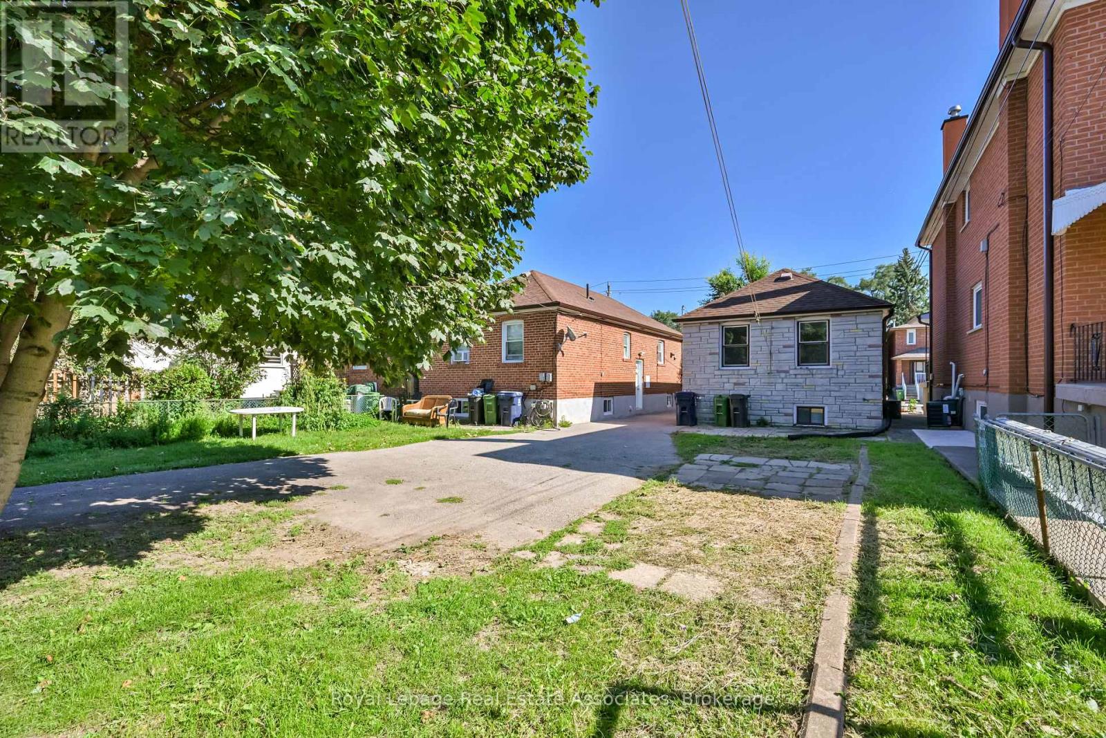 20 East Drive E, Toronto, Ontario  M6N 2N7 - Photo 24 - W12434414