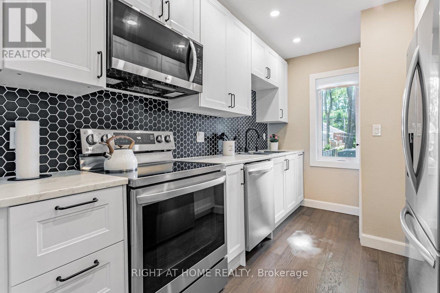 46 Clissold Road, Toronto, Ontario  M8Z 4T5 - Photo 12 - W12434427