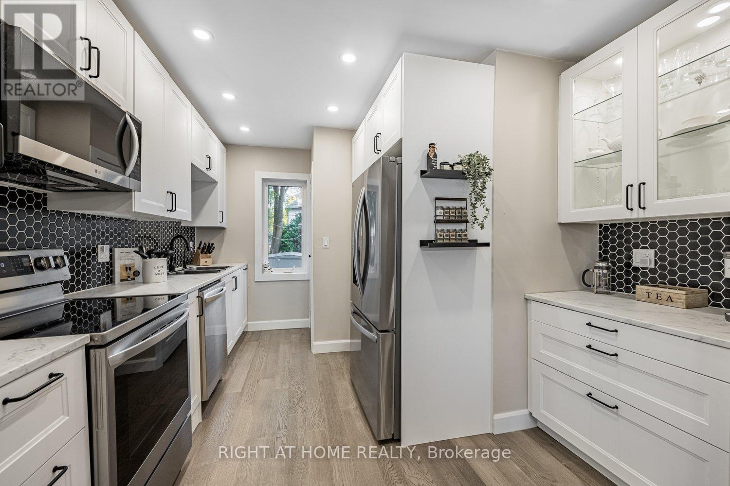 46 Clissold Road, Toronto, Ontario  M8Z 4T5 - Photo 14 - W12434427