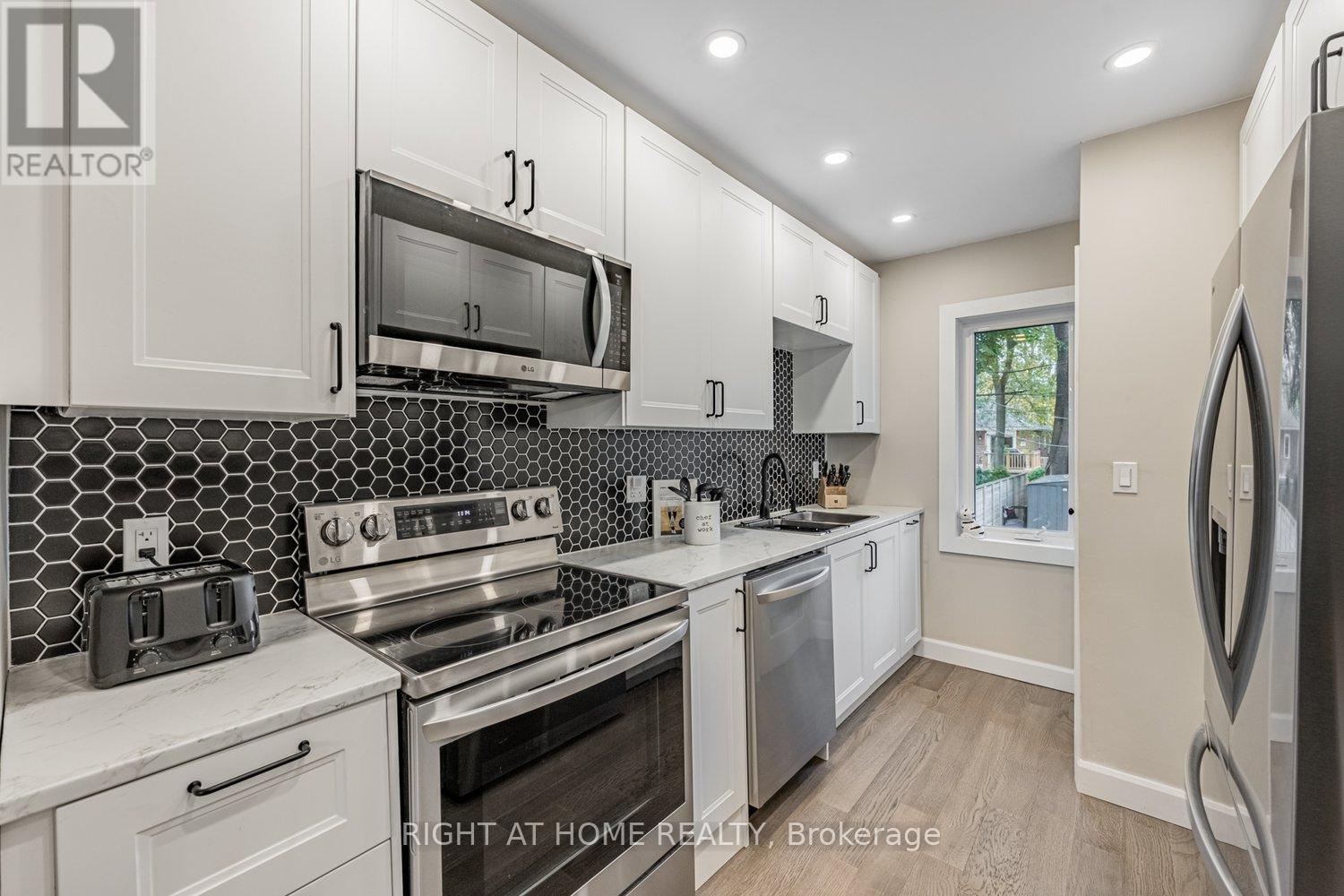 46 Clissold Road, Toronto, Ontario  M8Z 4T5 - Photo 15 - W12434427