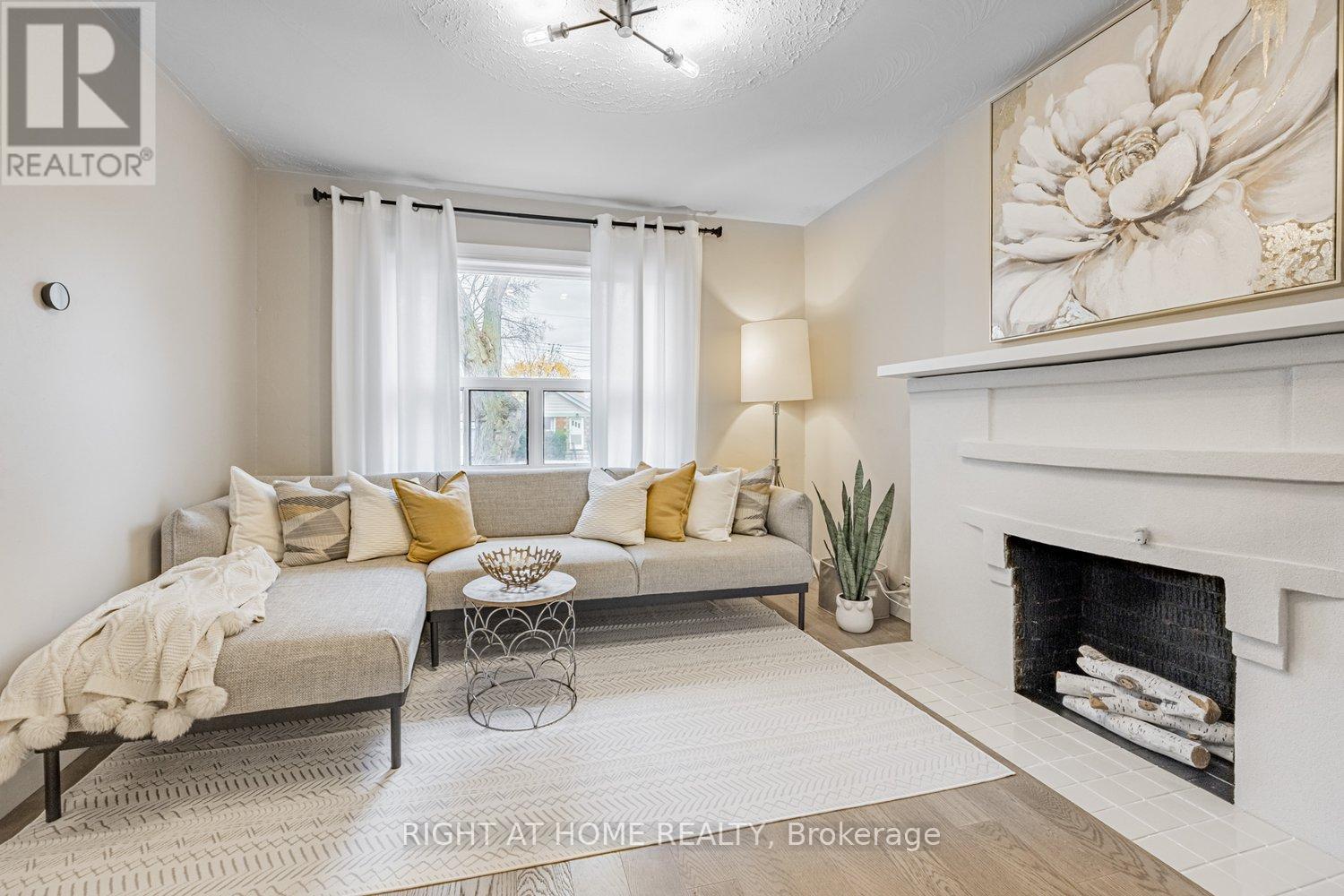 46 Clissold Road, Toronto, Ontario  M8Z 4T5 - Photo 5 - W12434427