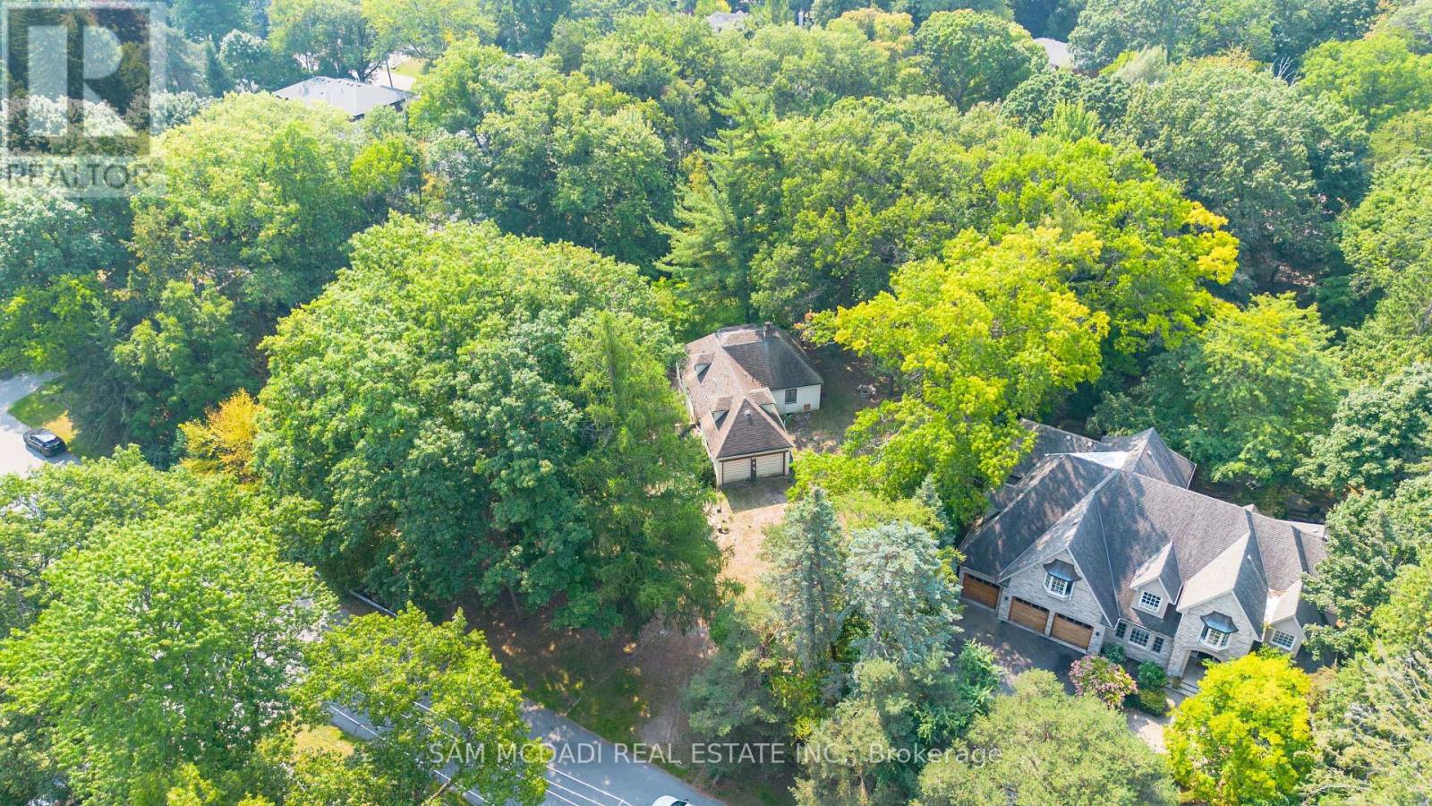1322 Birchview Drive, Mississauga, Ontario  L5H 3E4 - Photo 12 - W12434433