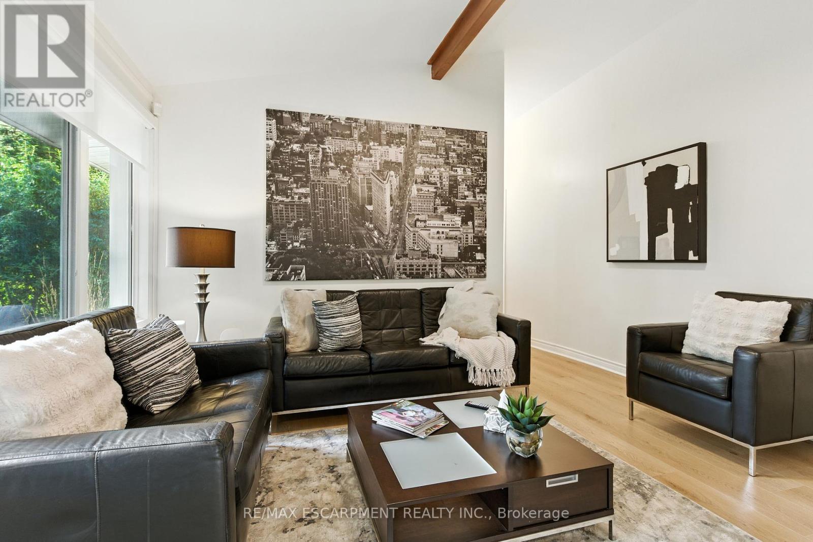 230 South Service Road, Mississauga, Ontario  L5G 2S1 - Photo 11 - W12434438