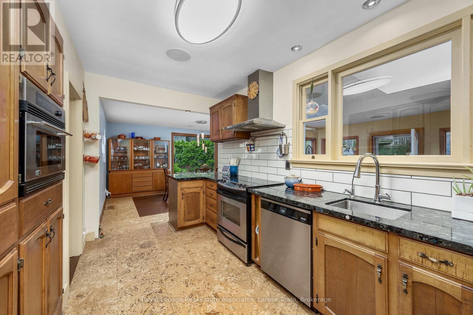 101 Mineola Road E, Mississauga, Ontario  L5G 2E6 - Photo 10 - W12434460
