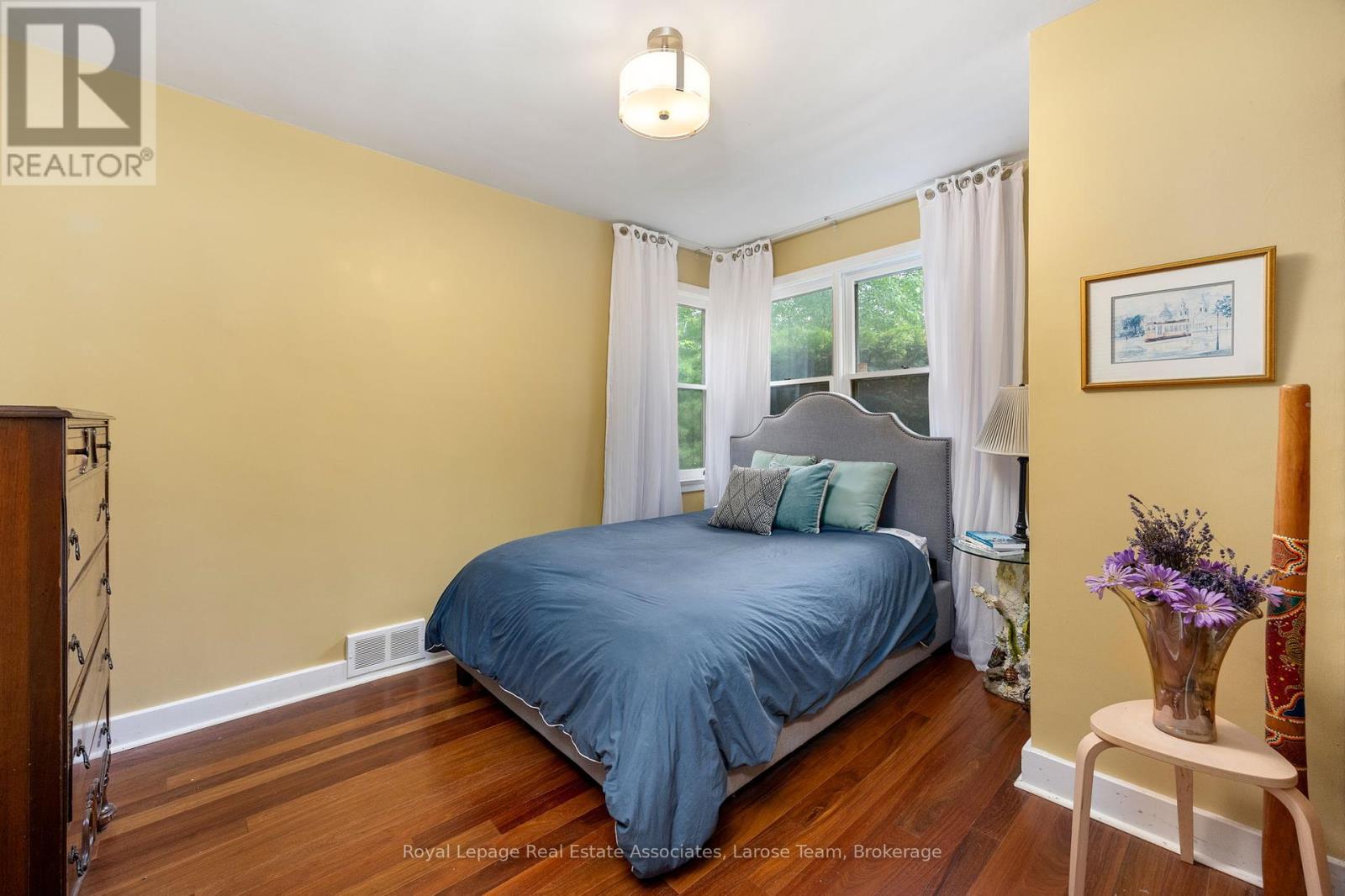 101 Mineola Road E, Mississauga, Ontario  L5G 2E6 - Photo 13 - W12434460