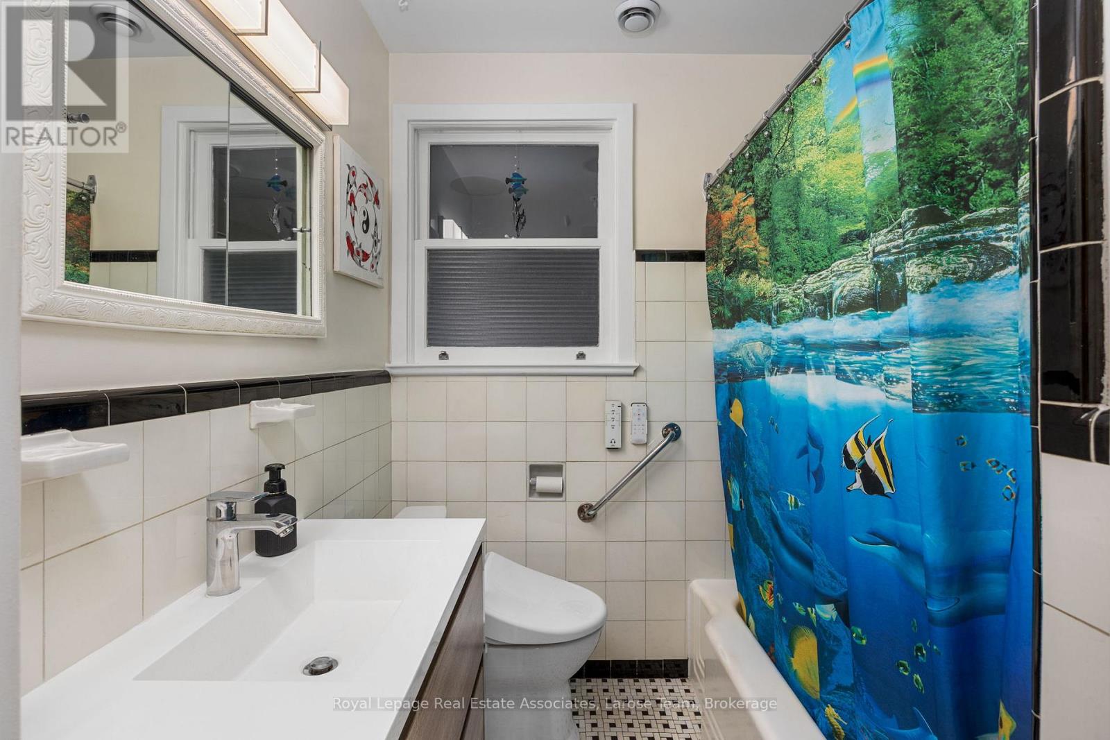 101 Mineola Road E, Mississauga, Ontario  L5G 2E6 - Photo 14 - W12434460