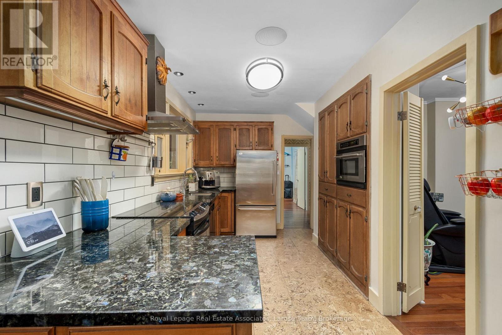 101 Mineola Road E, Mississauga, Ontario  L5G 2E6 - Photo 9 - W12434460