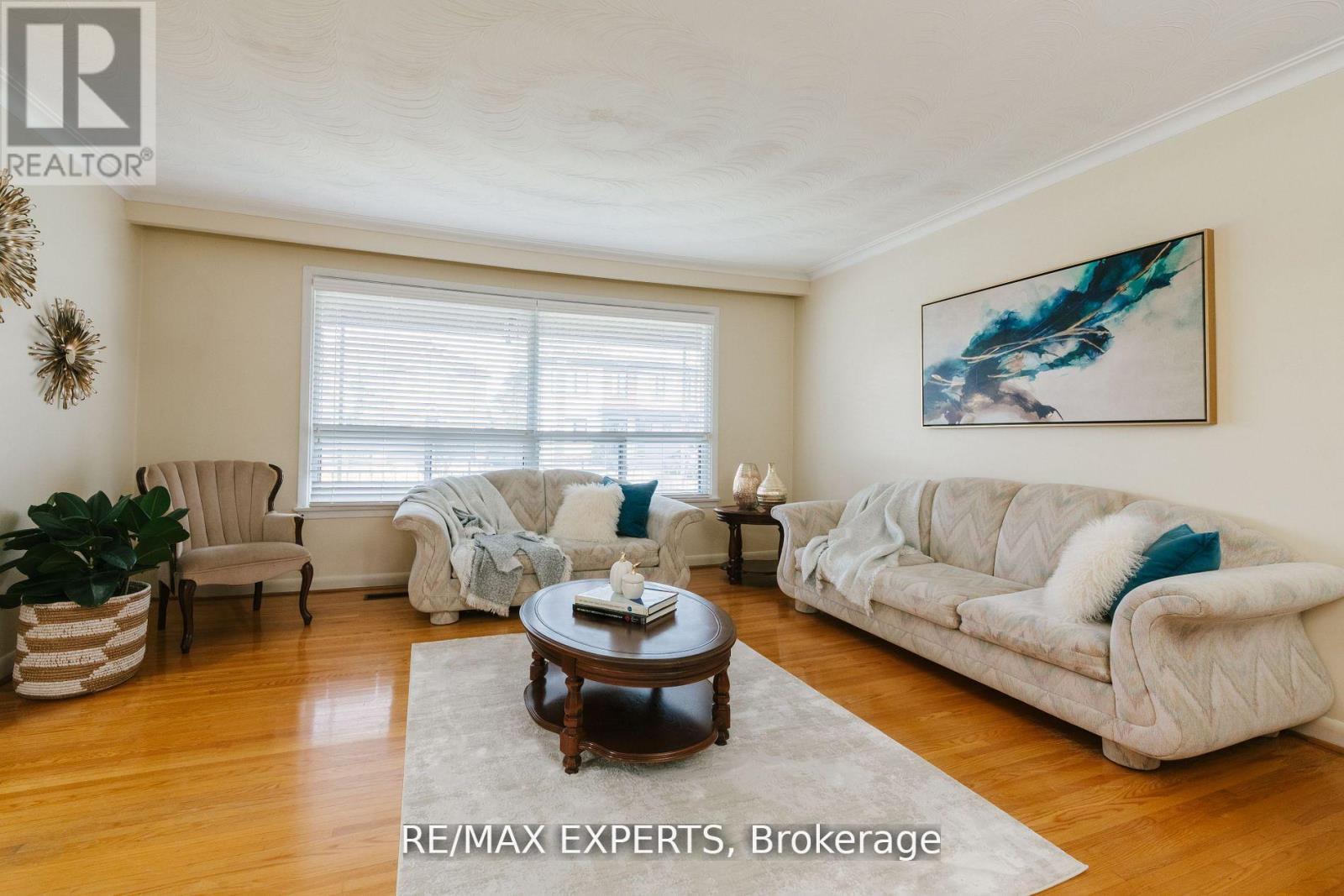 1 Creston Road, Toronto, Ontario  M6A 1H9 - Photo 14 - W12434461