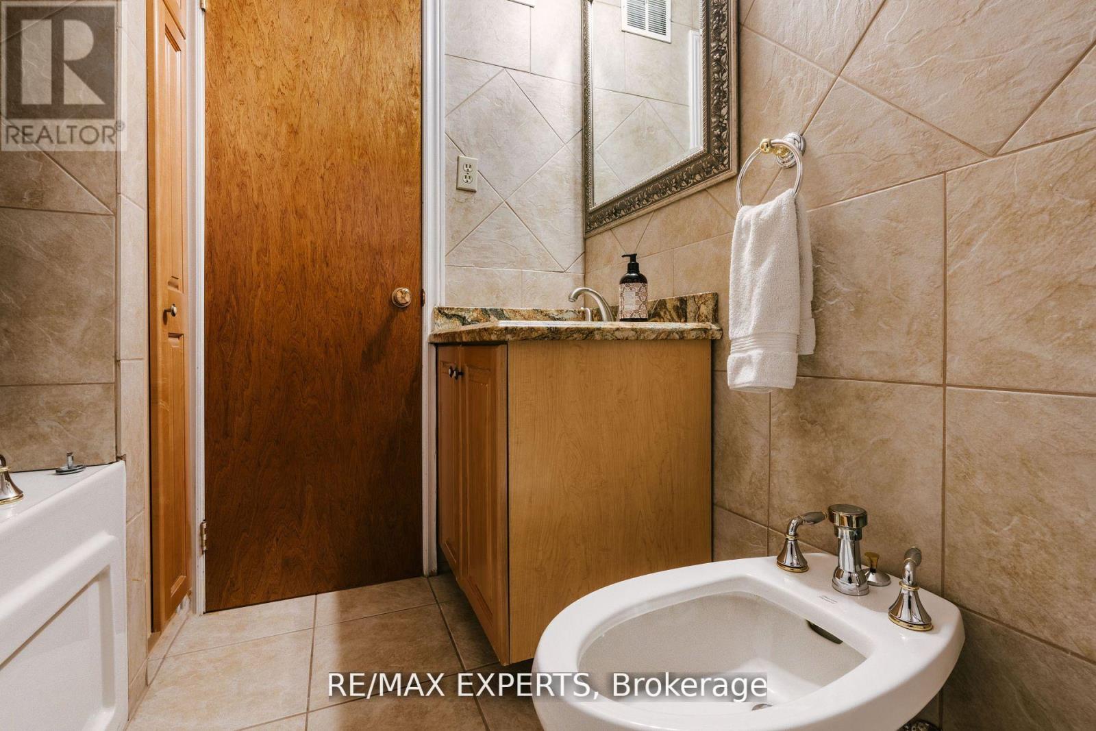 1 Creston Road, Toronto, Ontario  M6A 1H9 - Photo 19 - W12434461