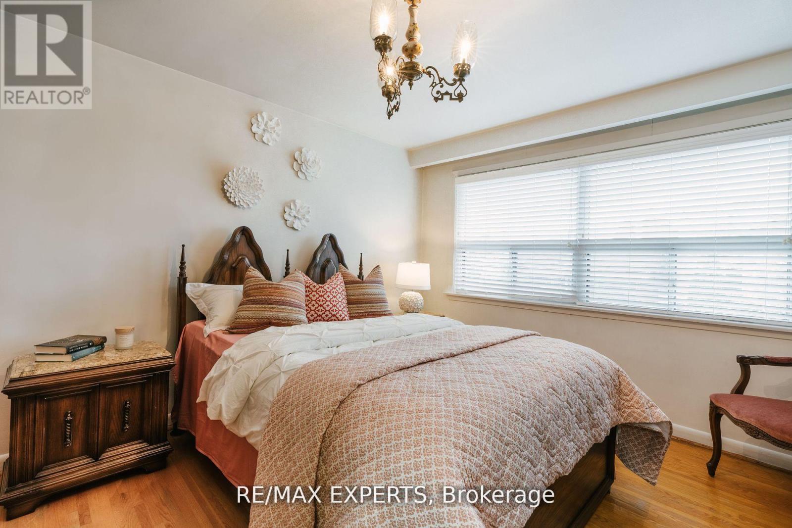 1 Creston Road, Toronto, Ontario  M6A 1H9 - Photo 22 - W12434461
