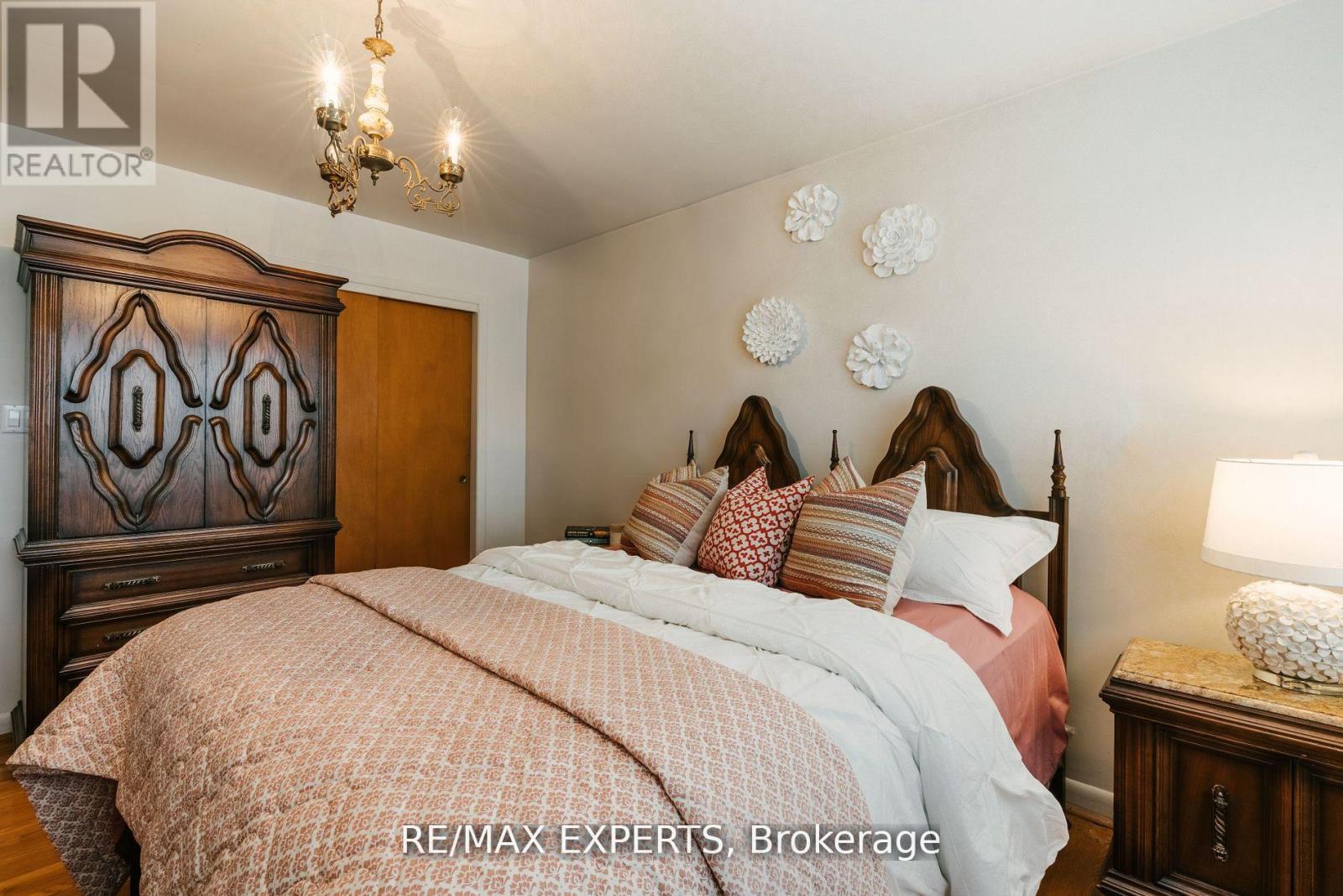 1 Creston Road, Toronto, Ontario  M6A 1H9 - Photo 23 - W12434461