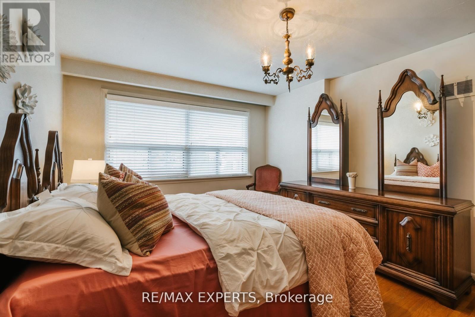 1 Creston Road, Toronto, Ontario  M6A 1H9 - Photo 24 - W12434461