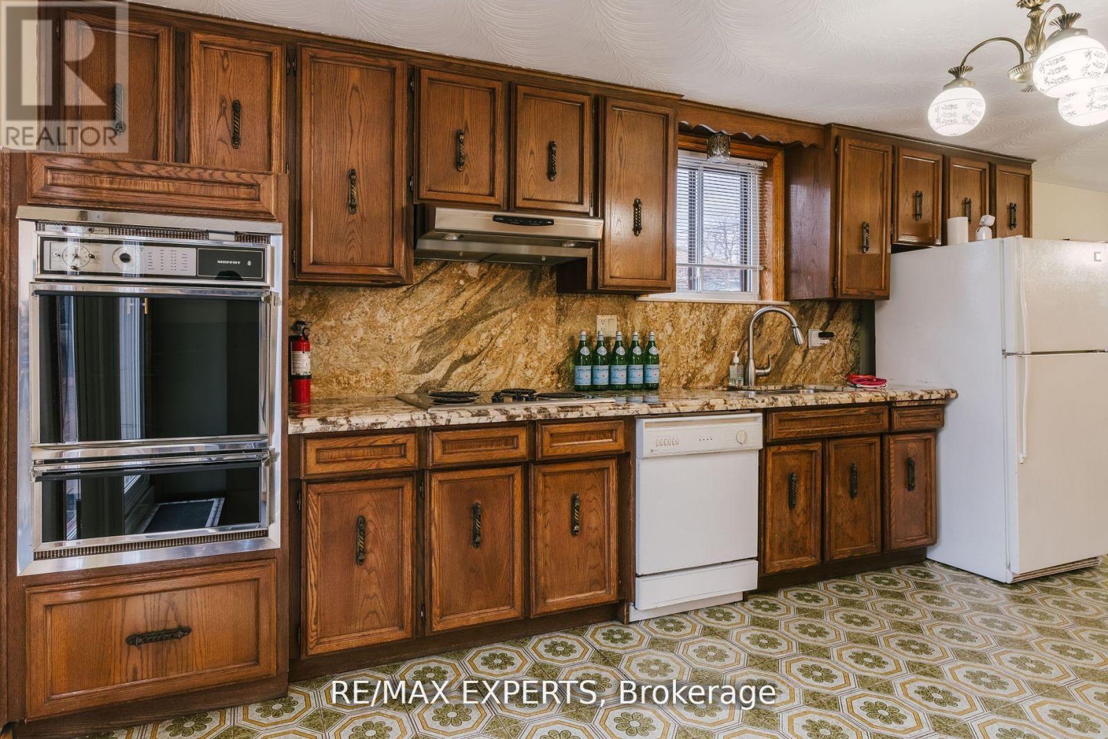 1 Creston Road, Toronto, Ontario  M6A 1H9 - Photo 29 - W12434461