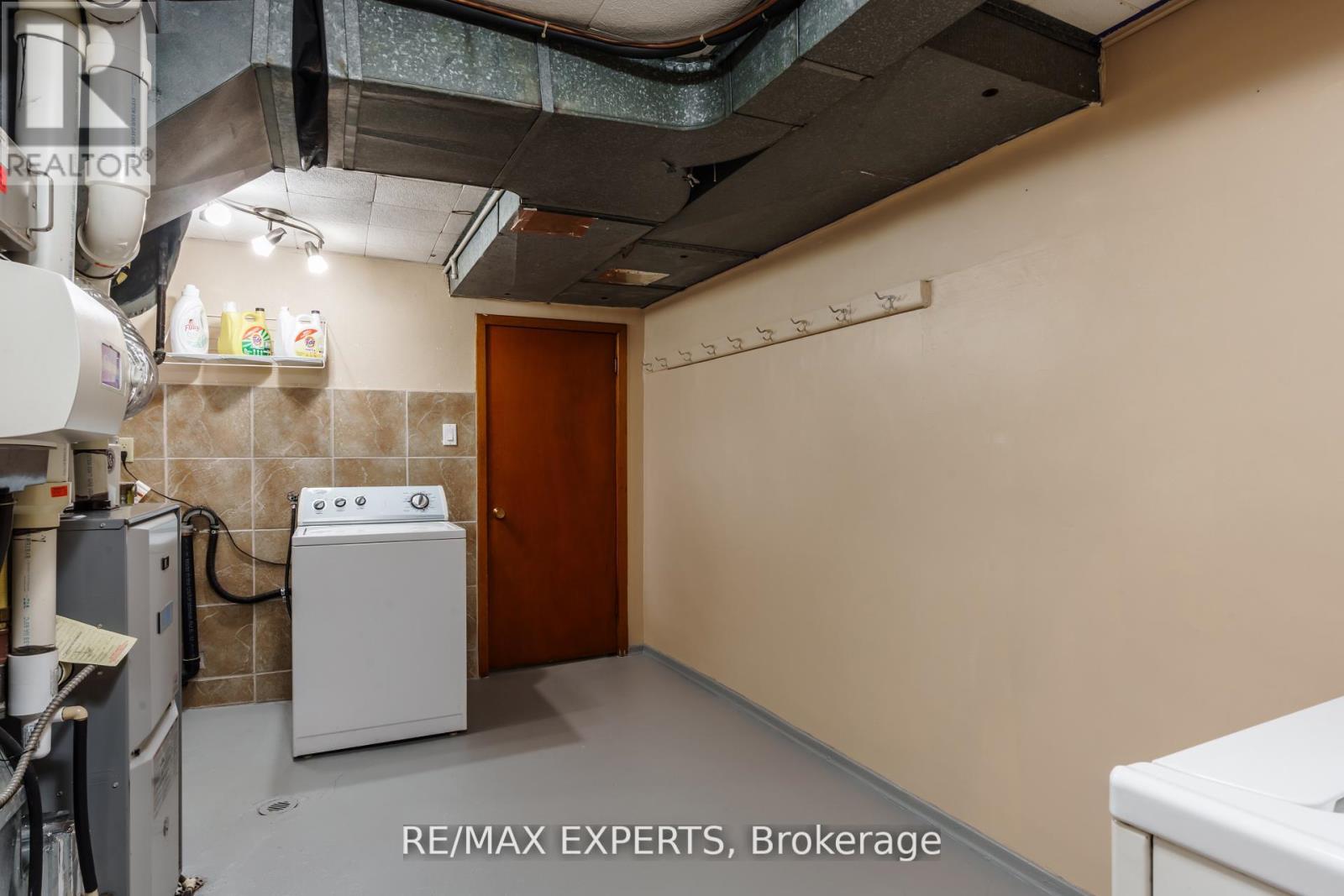 1 Creston Road, Toronto, Ontario  M6A 1H9 - Photo 35 - W12434461